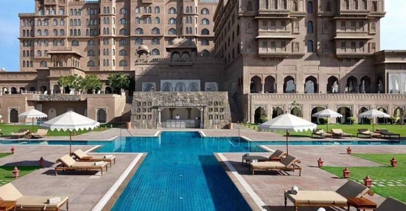 What are the most important benefits of planning your stay in Fairmont in Jaipur?
