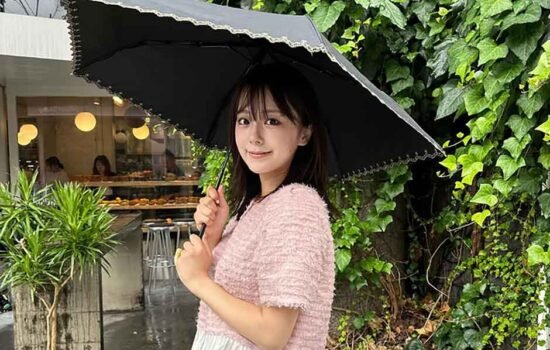 Why More Men in Japan Are Choosing Parasols: A Smart Way to Beat the Sun